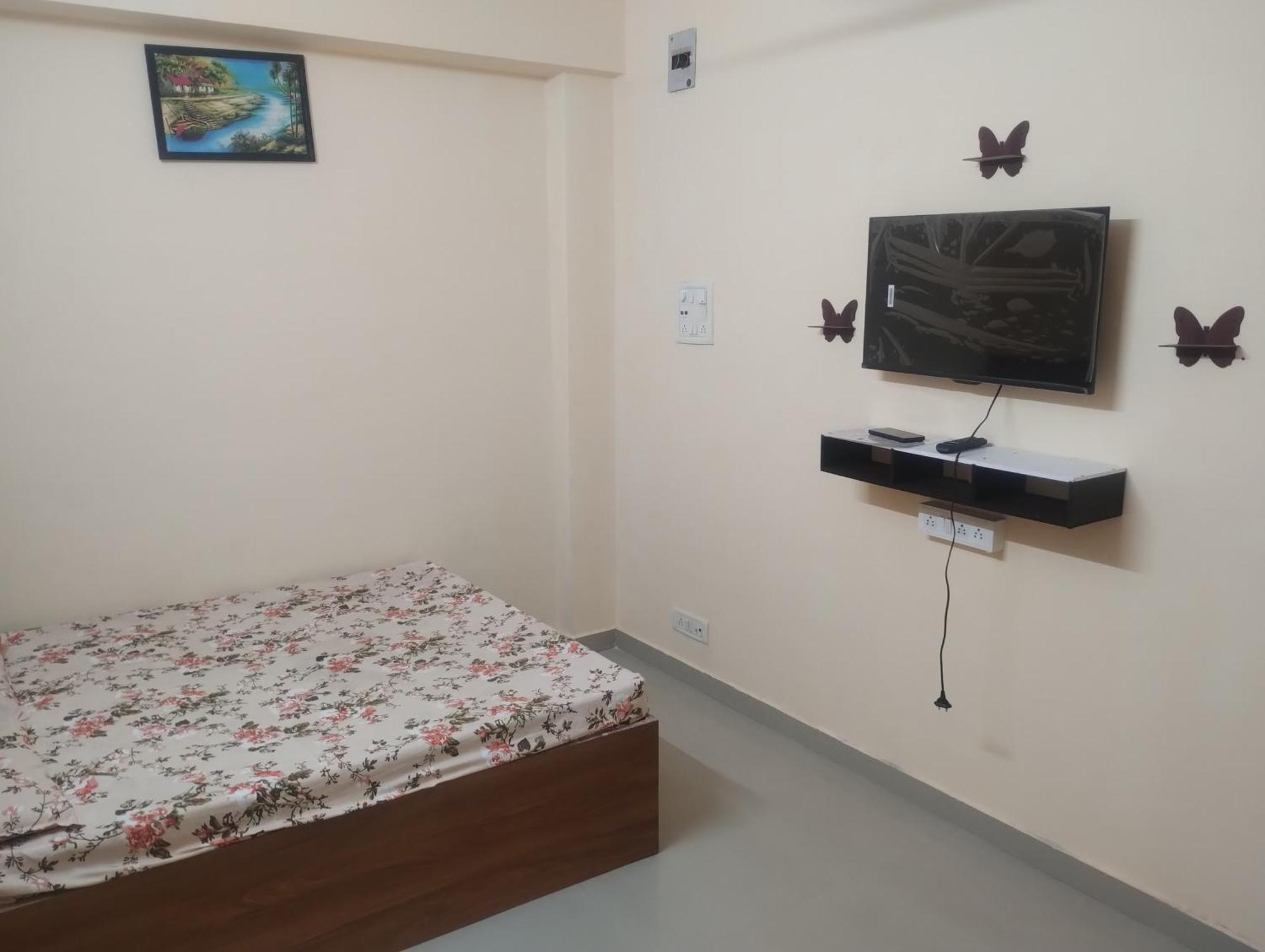 Hotel Metro Althan Surat Esterno foto