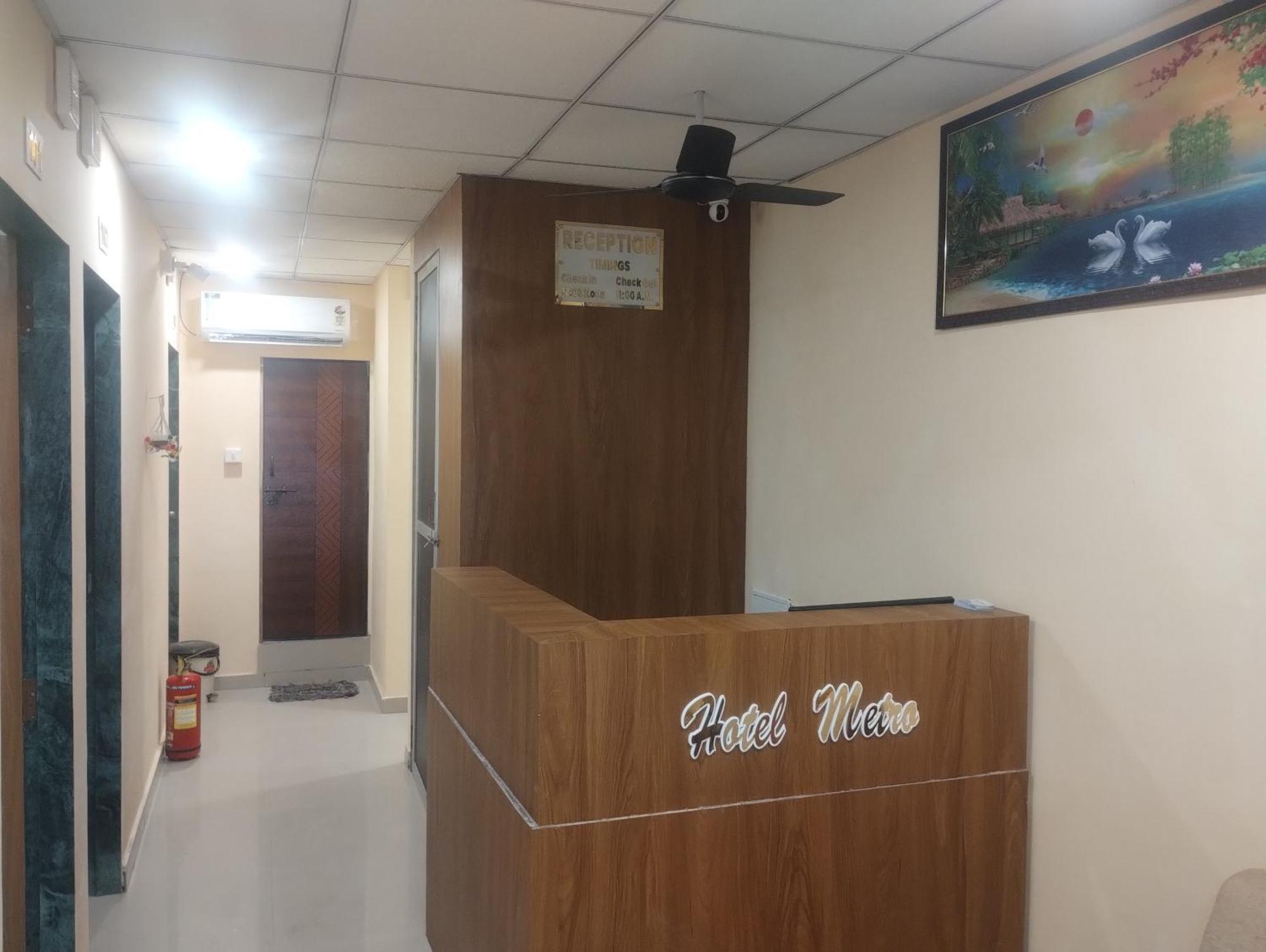 Hotel Metro Althan Surat Esterno foto