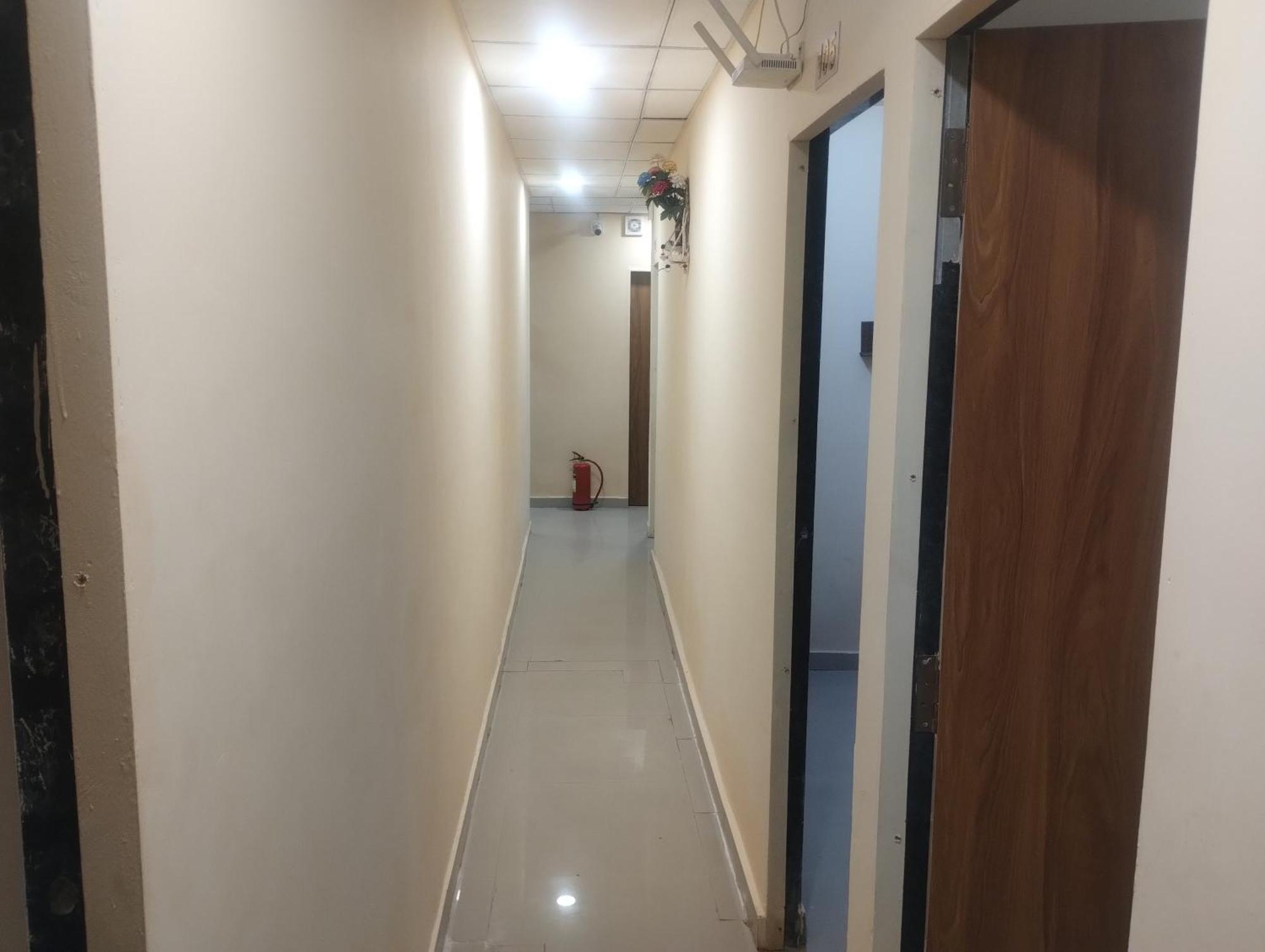 Hotel Metro Althan Surat Esterno foto