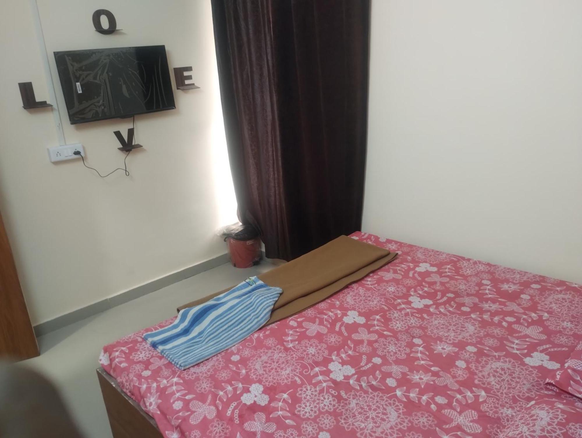 Hotel Metro Althan Surat Esterno foto