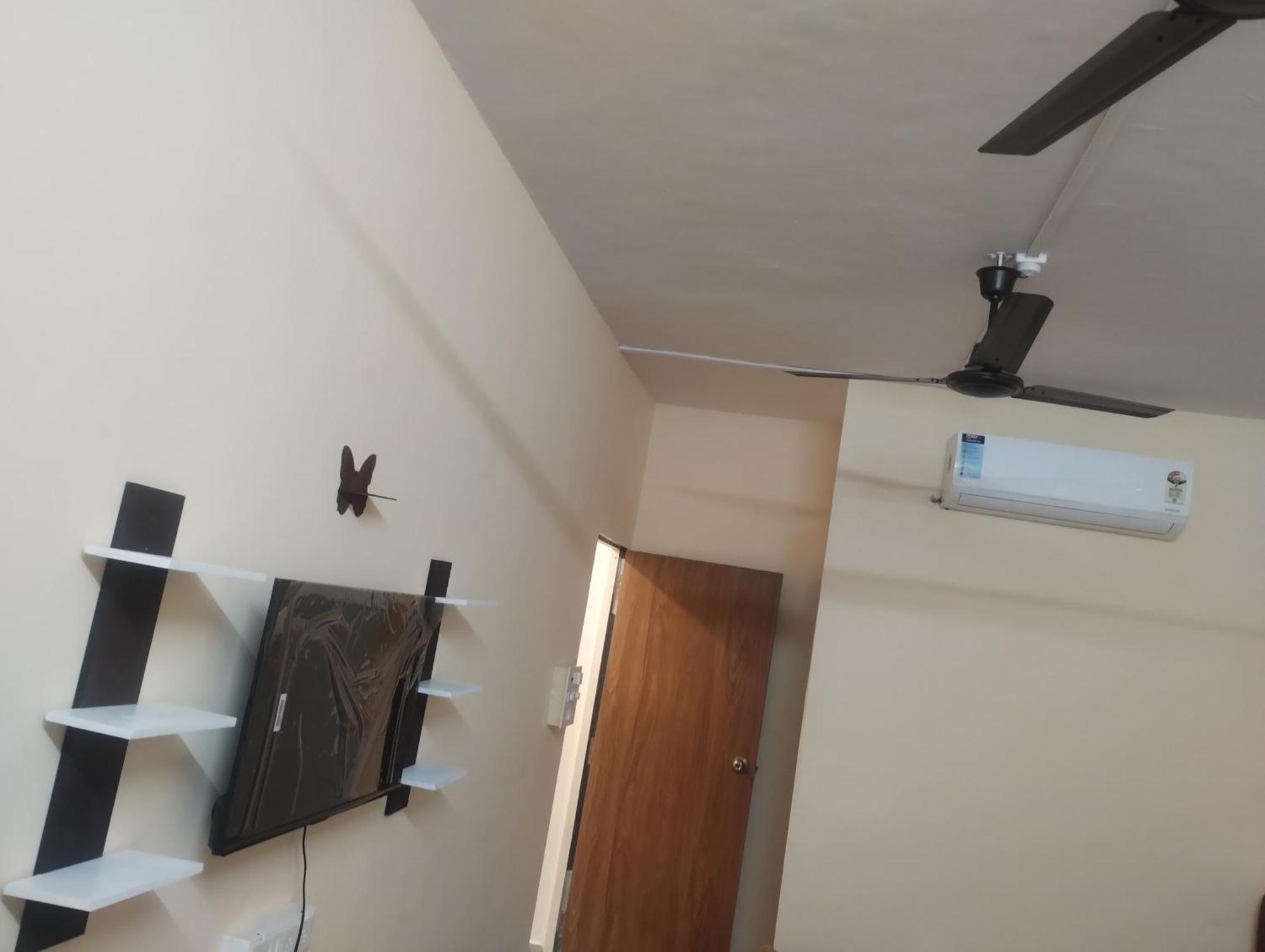 Hotel Metro Althan Surat Esterno foto
